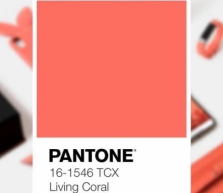 Como a cor do ano da Pantone influenciará a moda na próxima temporada